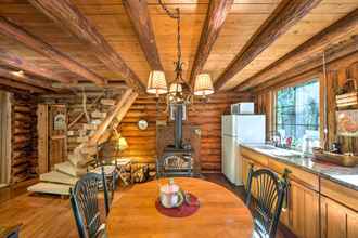 Lainnya 4 Rustic Sequim Cabin w/ Fire Pit & Forested Views!