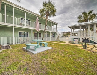 Others 2 Beachfront Studio: Pool, Patio & Deck Access!