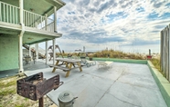 Others 5 Beachfront Studio: Pool, Patio & Deck Access!