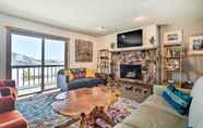 Others 3 Updated Mtn Condo w/ Views & Deck < 1 Mi to Lake!