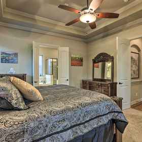 Room 1 Chic Family-friendly Home in Irving w/ Yard!, Dallas Fort Worth International Airport (DFW) Hotels