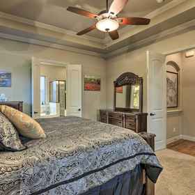 Room 1 Chic Family-friendly Home in Irving w/ Yard!, Khách sạn Sân bay quốc tế Dallas Fort Worth (DFW)