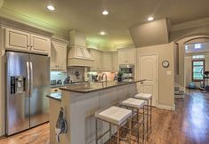 その他 6 Chic Family-friendly Home in Irving w/ Yard!