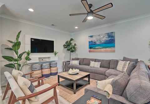 อื่นๆ Modern Hilton Head Townhome ~ 4 Mi to Beach!