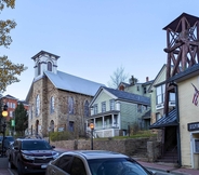 อื่นๆ 7 Historic Victorian Home + Hot Tub, Walk to Casinos