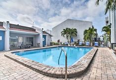 อื่นๆ 3 Elegant FL Condo w/ Pool: Walk to Madeira Beach!