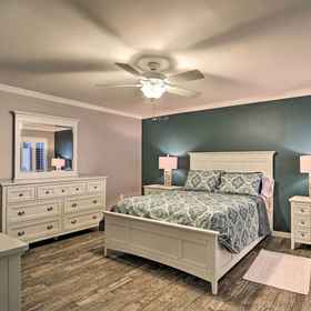 Room 1 Elegant FL Condo w/ Pool: Walk to Madeira Beach!, Pinellas County Hotels