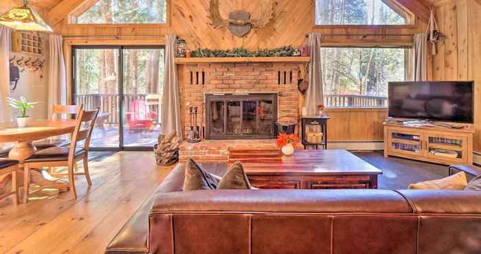 Lainnya Alma 'cloud 9 Cabin' w/ Fireplace & Wooded Views!