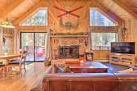 Lainnya Alma 'cloud 9 Cabin' w/ Fireplace & Wooded Views!