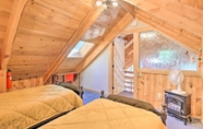 Lain-lain 2 Alma 'cloud 9 Cabin' w/ Fireplace & Wooded Views!