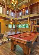 Imej utama Spacious Conroe Home w/ Foosball & Pool Table!