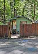 Imej utama Quiet Cottage w/ Redwood Forest Views & Deck!