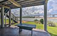 Lainnya 3 Secluded Seabrook Waterfront Home w/ Patio!