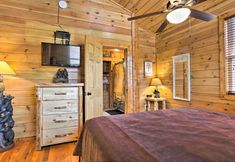其他 3 Rustic Pigeon Forge Cabin w/ Hot Tub: Near Town!