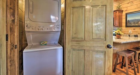 其他 2 Rustic Pigeon Forge Cabin w/ Hot Tub: Near Town!