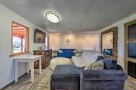 Others Chic Studio w/ Grill - 25 Mins to Taos Ski Valley!