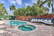 その他 Spacious Home w/ Pool, Steps to Beach!