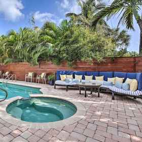 ภาพหลัก 1 Spacious Home w/ Pool, Steps to Beach!, Hugh Taylor Birch State Park Hotels