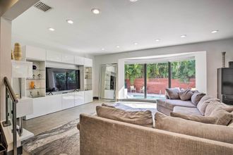 その他 4 Spacious Home w/ Pool, Steps to Beach!