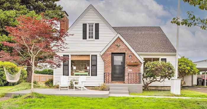 Others Seaside Cottage With Hot Tub: Walk to the Beaches!