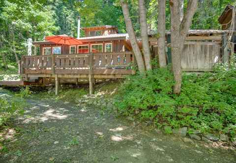 Others Leavenworth Cabin w/ Private Hot Tub!