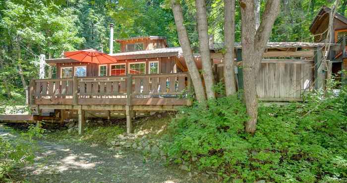 Others Leavenworth Cabin w/ Private Hot Tub!