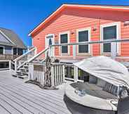 Others 2 Sunny Freeport Home w/ Deck & Ocean Views!