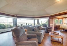 Others 6 Enchanting Coos Bay Sanctuary w/ Lush Views!