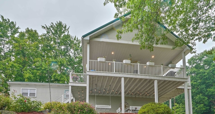 อื่นๆ Charming Hanoverton Cottage on Guilford Lake!