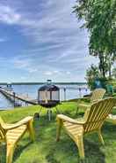 Imej utama Lakefront Mayville Cottage w/ Dock & Grill!