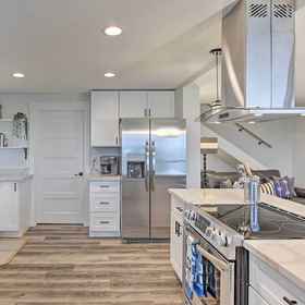 Interior 1 Tacoma 'dash Point Beach Cabin' w/ Balcony!, Hotel The Commons di Federal Way