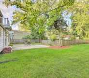 Lain-lain 4 Inviting Whitefish Bay Getaway w/ Large Yard!