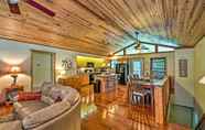 Lainnya 6 Charming Getaway w/ Lake Cumberland Views!