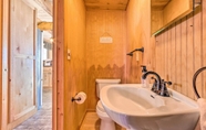 Others 5 Luxe Blue Ridge Mountain Retreat w/ Sauna + Creek!