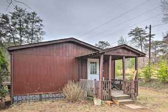 อื่นๆ 4 Cozy Asheville Cottage w/ Grill & Fire Pit!