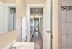 Others 7 Spacious Atlanta Townhome w/ Porch & Mod Interior!