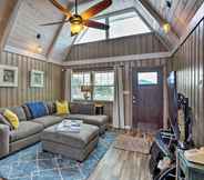 Khác 4 Canalfront Cottage: Kayaks by Pier in Cherry Grove