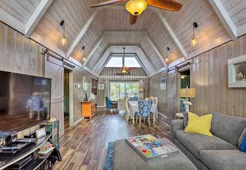 Khác Canalfront Cottage: Kayaks by Pier in Cherry Grove