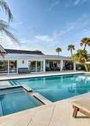 Imej utama Lavish Vero Beach Escape With Pool, Patio + Dock!