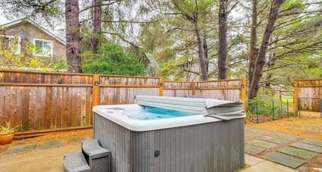 其他 2 Rockaway Beach Home w/ Hot Tub: 4 Blocks to Beach!