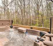 Lainnya 7 Asheville Area Hideaway w/ Hot Tub + Deck!