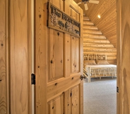 Others 2 Secluded, Luxury Lodge < 15 Mi to Boyne Mountain!