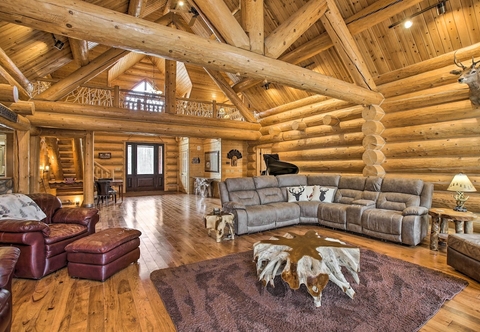 Others Secluded, Luxury Lodge < 15 Mi to Boyne Mountain!