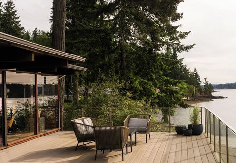 Lain-lain Waterfront Port Orchard Retreat w/ Furnished Deck!