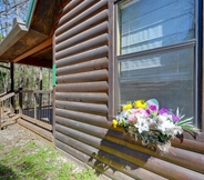 อื่นๆ 2 Broken Bow Cabin w/ Hot Tub & Fire Pit