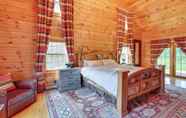 Others 2 Luxury Log Cabin w/ EV Charger & Mtn Views!