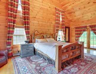 Others 2 Luxury Log Cabin w/ EV Charger & Mtn Views!