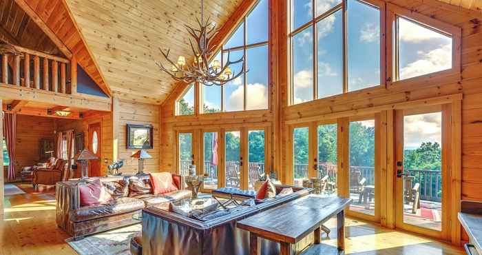 Others Luxury Log Cabin w/ EV Charger & Mtn Views!