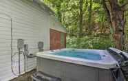 Lain-lain 3 'lil Red Hen' Cottage in the Boone Area w/ Hot Tub