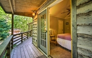 Khác 3 Cozy The Woodshop Cabin w/ Deck & Forest Views!